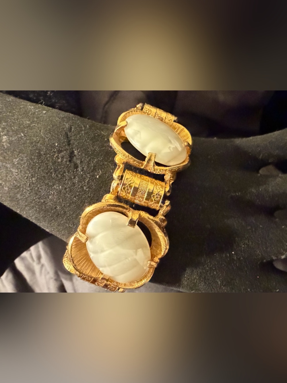 Vintage Gold Tone Milky White Cabochon Statement Bracelet Ornate Chunky 8” - Picture 3 of 16